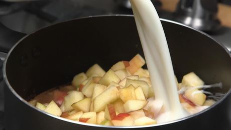 Cinnamon Apple-Raisin Breakfast Quinoa