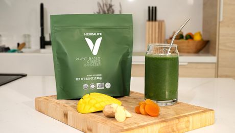 Smoothie de damasco y mango con Herbalife V Plant-Based Greens Booster